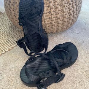 NWOT black strappy sandal chacos